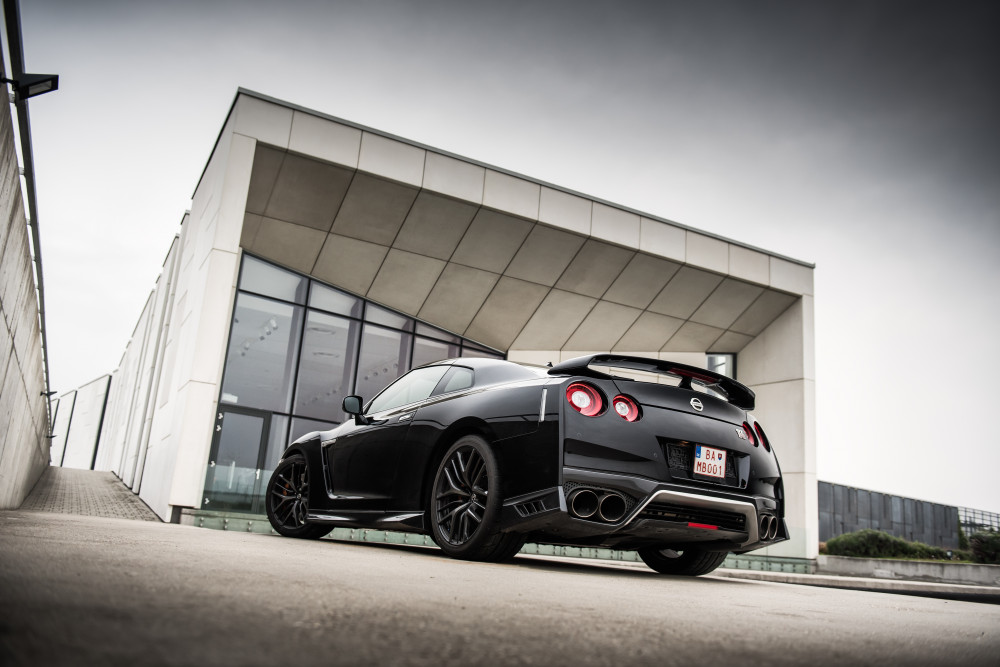 Nissan R35 GT-R Black Edition MY2017 test